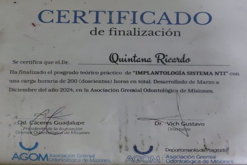 Título o certificado de Odontología Quintana